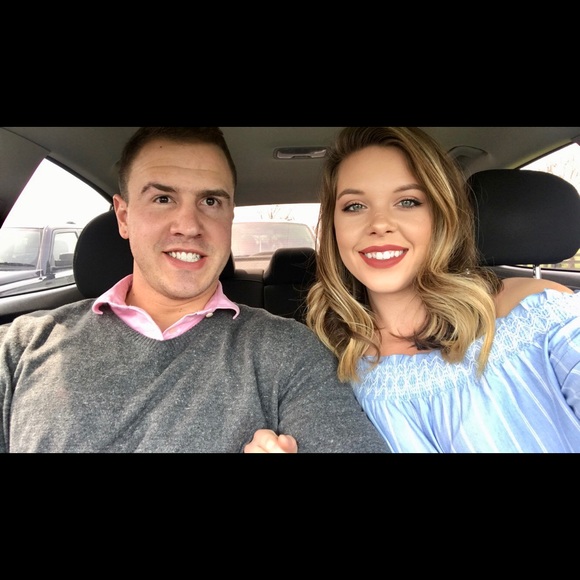 Meet your Posher, Apryl - Picture 3 of 6